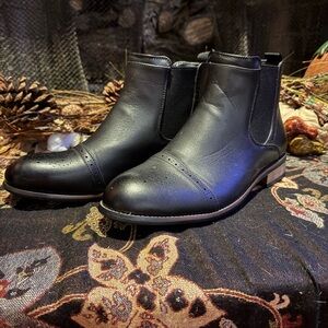 Vance Co.
Garrett Chelsea Boots